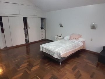SE VENDE LINDA CASA EN LA MOLINA