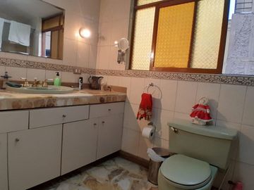 SE VENDE LINDA CASA EN LA MOLINA