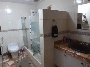 SE VENDE LINDA CASA EN LA MOLINA