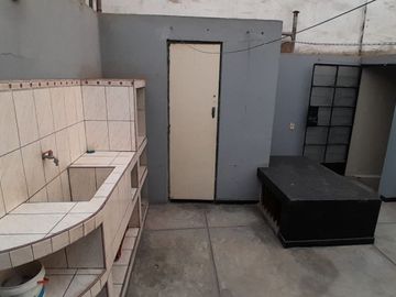 SE VENDE LINDA CASA EN LA MOLINA