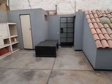 SE VENDE LINDA CASA EN LA MOLINA