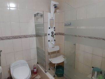 SE VENDE LINDA CASA EN LA MOLINA