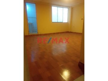 Casa Ideal Para Inversión O Negocio Con Parámetros De 7 Pisos