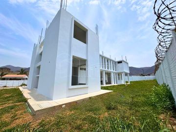 SE VENDE CASA DE CAMPO EN HUAROCHIRÍ LIMITE CON PACHACAMAC