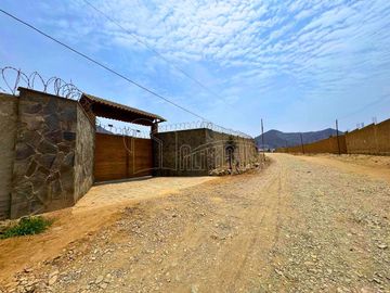 SE VENDE CASA DE CAMPO EN HUAROCHIRÍ LIMITE CON PACHACAMAC