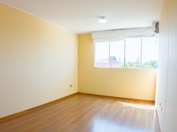 Departamento En Barrio Médico Con Vista Al Parque