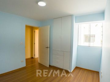 Departamento En Barrio Médico Con Vista Al Parque