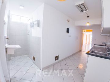 Departamento En Barrio Médico Con Vista Al Parque