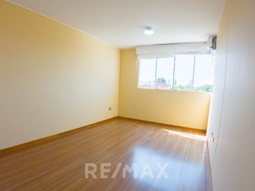 Departamento En Barrio Médico Con Vista Al Parque