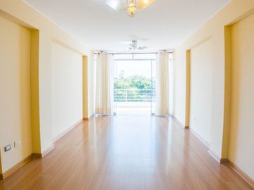 Departamento En Barrio Médico Con Vista Al Parque