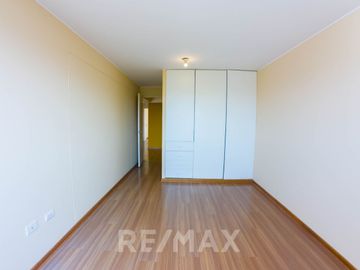 Departamento En Barrio Médico Con Vista Al Parque