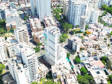 Departamento En Barrio Médico Con Vista Al Parque