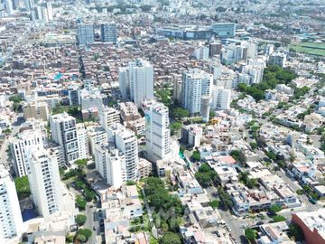 Departamento En Barrio Médico Con Vista Al Parque
