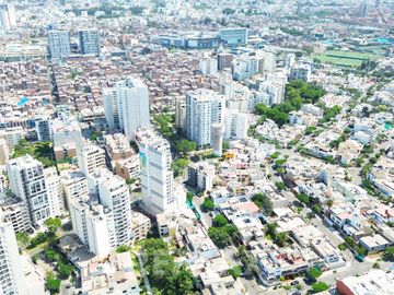 Departamento En Barrio Médico Con Vista Al Parque