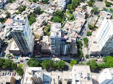 Departamento En Barrio Médico Con Vista Al Parque