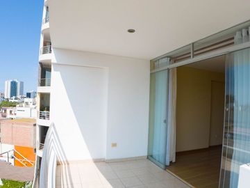 Departamento En Barrio Médico Con Vista Al Parque