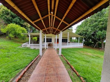 MARAVILLOSA CASA EN MELGAR