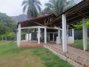 MARAVILLOSA CASA EN MELGAR