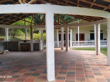 MARAVILLOSA CASA EN MELGAR