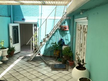 VENDO CASA EN VILLA DE LAS FLORES SECCION LAS PLAZAS, AMPLIA DE 4 RECAMARAS