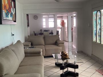VENDO CASA EN VILLA DE LAS FLORES SECCION LAS PLAZAS, AMPLIA DE 4 RECAMARAS
