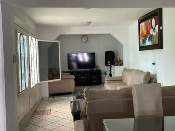 VENDO CASA EN VILLA DE LAS FLORES SECCION LAS PLAZAS, AMPLIA DE 4 RECAMARAS