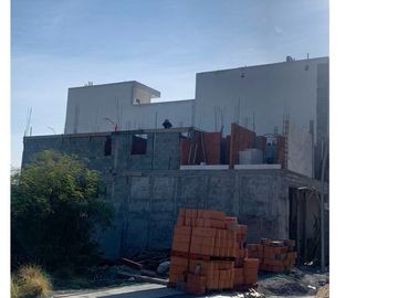 Exclusiva Casa en Venta en Cumbres Elite Premier, Privada Andes - Diseño Contemporáneo