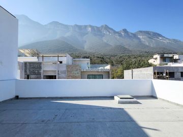 Exclusiva Casa en Venta en Cumbres Elite Premier, Privada Andes - Diseño Contemporáneo
