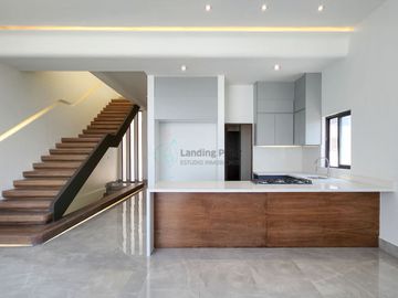 Exclusiva Casa en Venta en Cumbres Elite Premier, Privada Andes - Diseño Contemporáneo