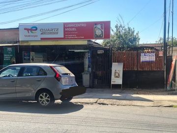 CASA AISLADA TOTALMENTE SÓLIDA- CON LOCAL COMERCIAL- LUBRICENTRO FUNCIONANDO. LO PRADO.