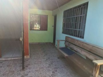 CASA AISLADA TOTALMENTE SÓLIDA- CON LOCAL COMERCIAL- LUBRICENTRO FUNCIONANDO. LO PRADO.