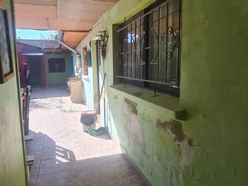 CASA AISLADA TOTALMENTE SÓLIDA- CON LOCAL COMERCIAL- LUBRICENTRO FUNCIONANDO. LO PRADO.