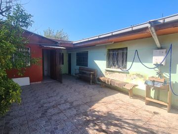 CASA AISLADA TOTALMENTE SÓLIDA- CON LOCAL COMERCIAL- LUBRICENTRO FUNCIONANDO. LO PRADO.