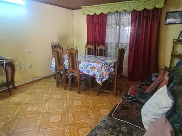 CASA AISLADA TOTALMENTE SÓLIDA- CON LOCAL COMERCIAL- LUBRICENTRO FUNCIONANDO. LO PRADO.
