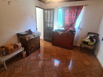 CASA AISLADA TOTALMENTE SÓLIDA- CON LOCAL COMERCIAL- LUBRICENTRO FUNCIONANDO. LO PRADO.