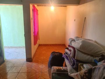 CASA AISLADA TOTALMENTE SÓLIDA- CON LOCAL COMERCIAL- LUBRICENTRO FUNCIONANDO. LO PRADO.