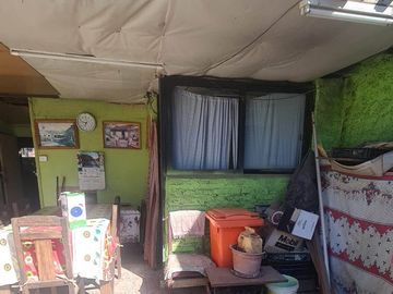 CASA AISLADA TOTALMENTE SÓLIDA- CON LOCAL COMERCIAL- LUBRICENTRO FUNCIONANDO. LO PRADO.