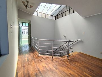 Se Vende Hermosa Casa De 4 Pisos En Campo Verde - Sachaca