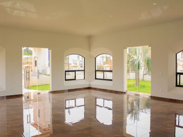 Casa Secuoya en Venta en Bosques California