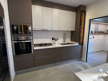 Casa Secuoya en Venta en Bosques California