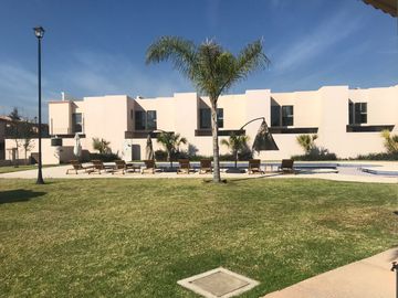 Casa Secuoya en Venta en Bosques California
