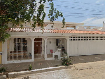 MUY BONITA PROPIEDAD UBICADA EN LA COLONIA VALLE DORADO, EN MAZATLAN SINALOA