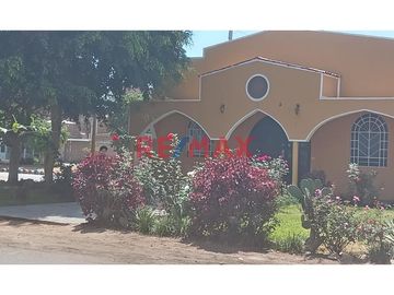 Vendo Casa En Construcción Frente A Parque 180 M2 Urb. San Judas Tadeo