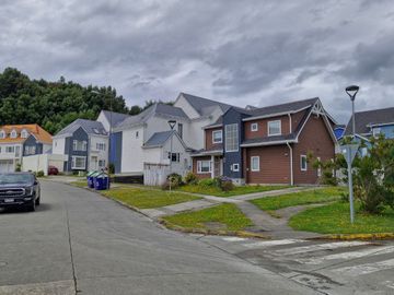 CASA 4   DORMITORIOS,  2 ESTEROS, PUERTO MONTT
