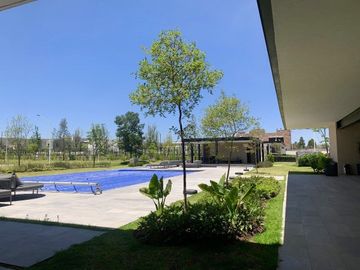 SOLARES HERMOSA CASA DE 4 NIVELES! CON SOTANO, ROOF GARDEN, 5 RECAMARAS 4.5 BAÑOS!