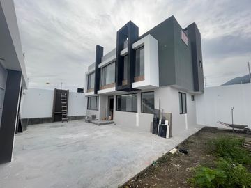 Atuntaqui - hermosa casa de venta