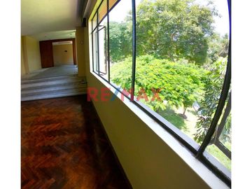 VENDO AMPLIO DEPARTAMENTO FRENTE AL PARQUE- PUEBLO LIBRE
