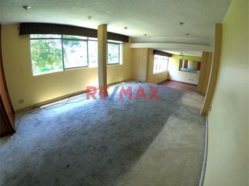 VENDO AMPLIO DEPARTAMENTO FRENTE AL PARQUE- PUEBLO LIBRE