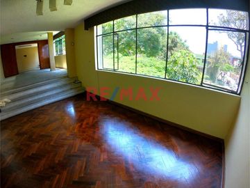 VENDO AMPLIO DEPARTAMENTO FRENTE AL PARQUE- PUEBLO LIBRE