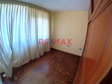 VENDO AMPLIO DEPARTAMENTO FRENTE AL PARQUE- PUEBLO LIBRE